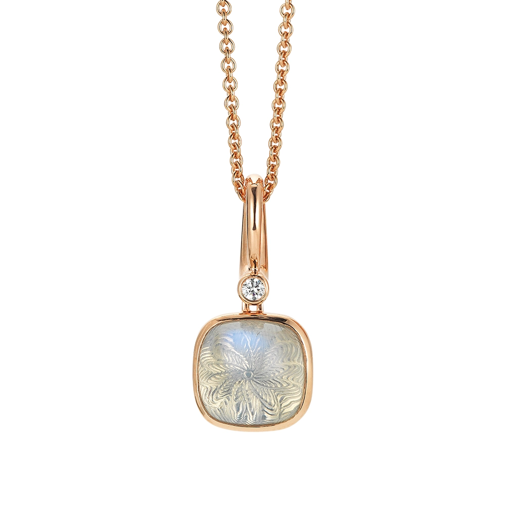 Era Anhänger aus Roségold mit kissenförmigem Mondstein-Cabochon 10 × 10 mm, einem opaleszierend durchscheinenden Edelstein über einem feinen Guilloché-Wellenmuster