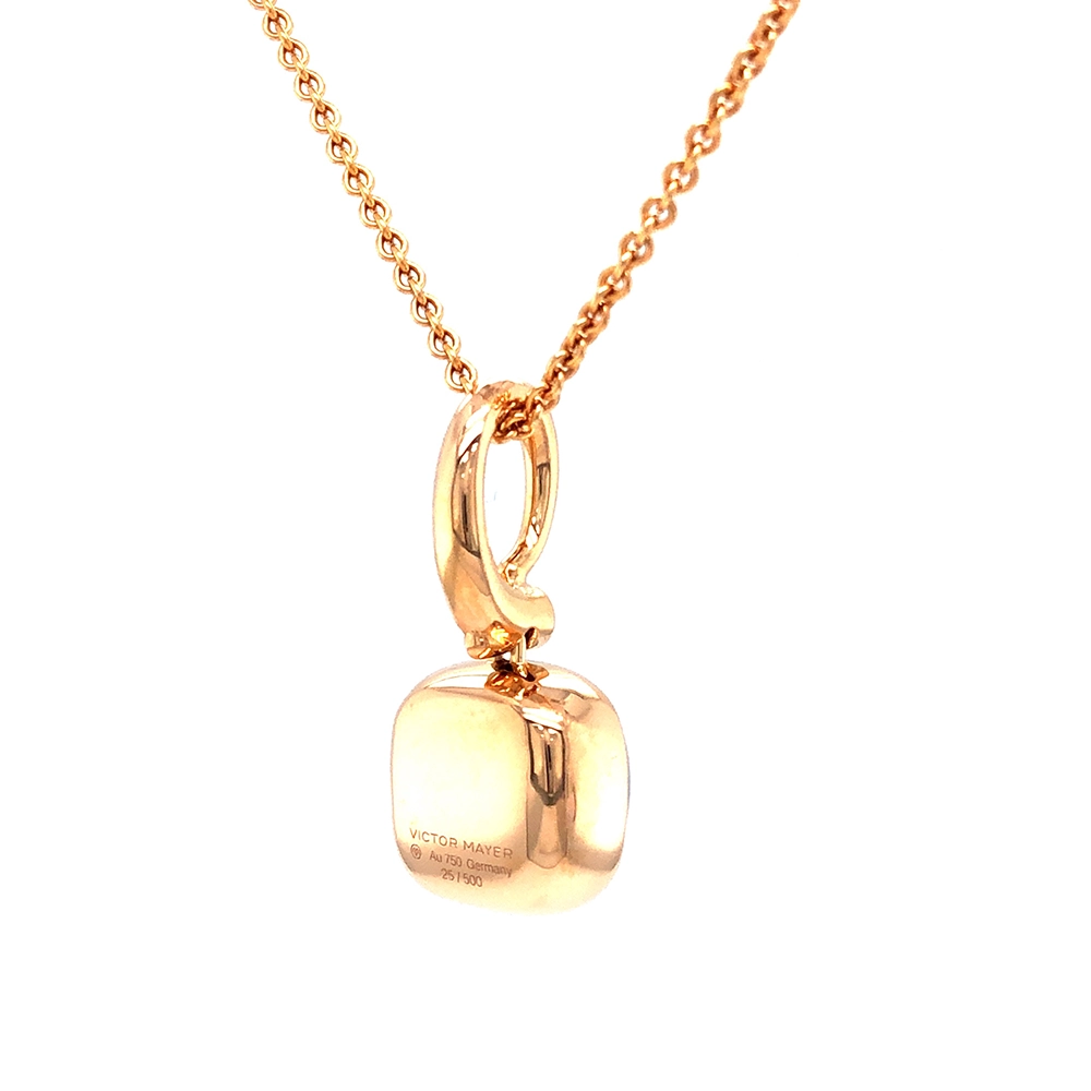 Era Anhänger aus Roségold mit kissenförmigem Mondstein-Cabochon 10 × 10 mm, einem opaleszierend durchscheinenden Edelstein über einem feinen Guilloché-Wellenmuster
